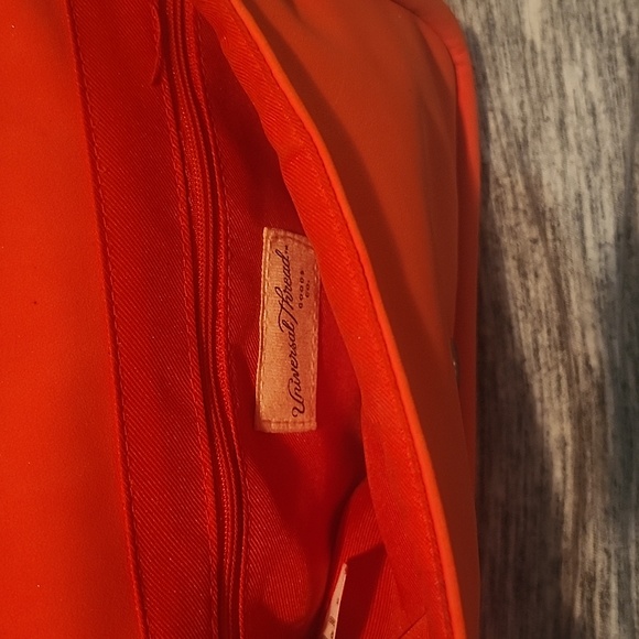 Universal Thread Purse - Picture 3 of 3